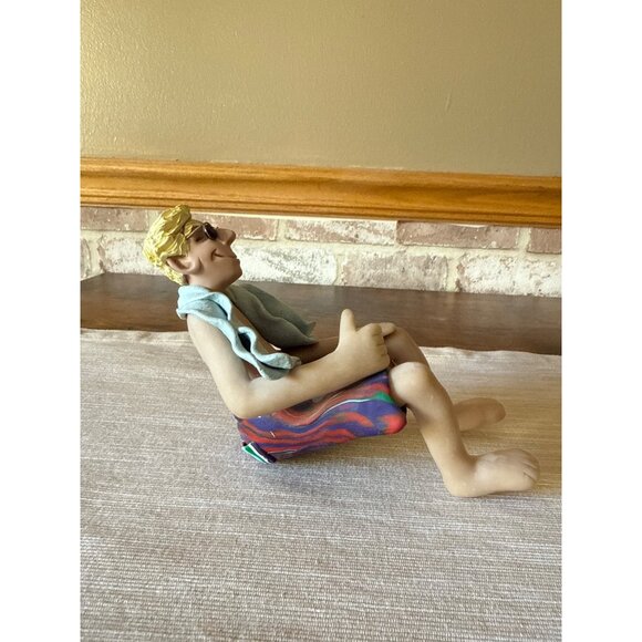 Limited Edition Beach Bum Figurine  Sunglasses & Towel D Manning Shelf Sitter - Picture 4 of 16